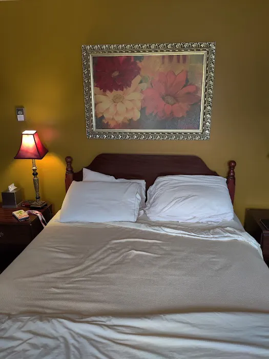 Vinehurst Inn & Suites 4