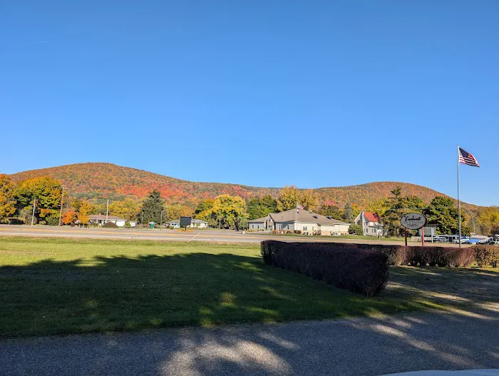 Vinehurst Inn & Suites 4