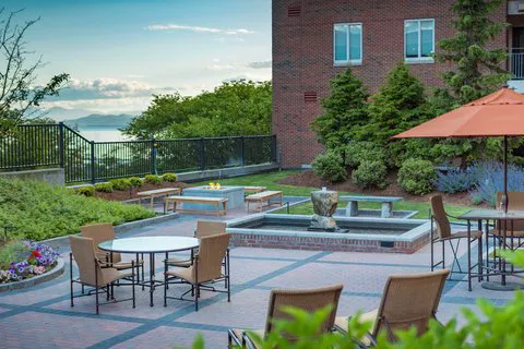 Courtyard Burlington Harbor 4