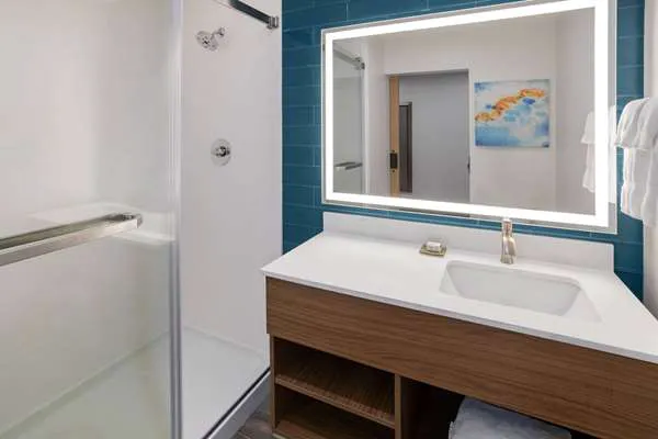 La Quinta Inn & Suites by Wyndham Williston/Burlington 5