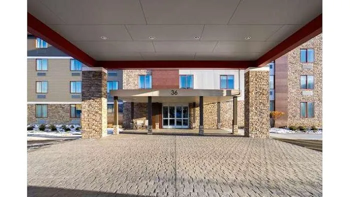 La Quinta Inn & Suites by Wyndham Williston/Burlington 5