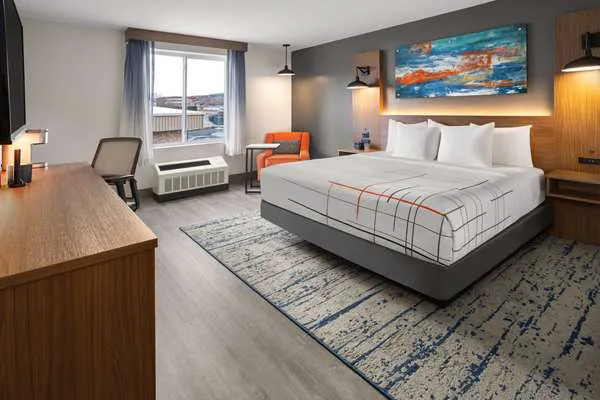 La Quinta Inn & Suites by Wyndham Williston/Burlington 5