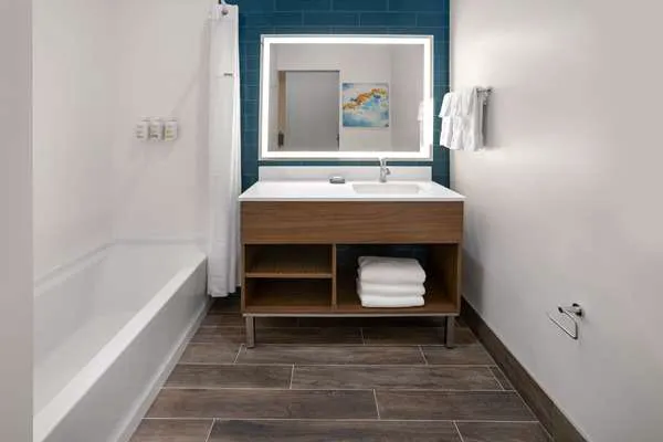 La Quinta Inn & Suites by Wyndham Williston/Burlington 5