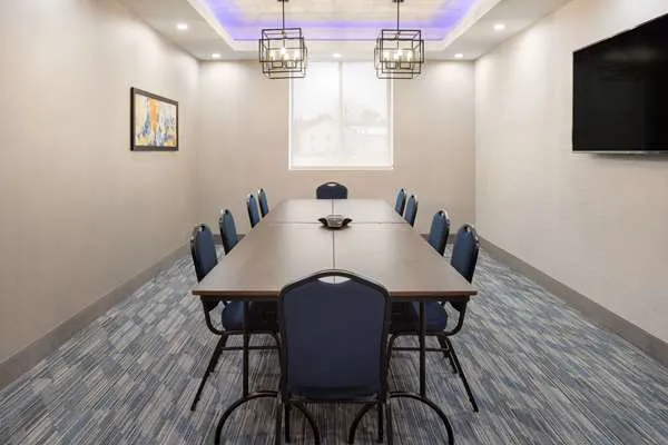 La Quinta Inn & Suites by Wyndham Williston/Burlington 5