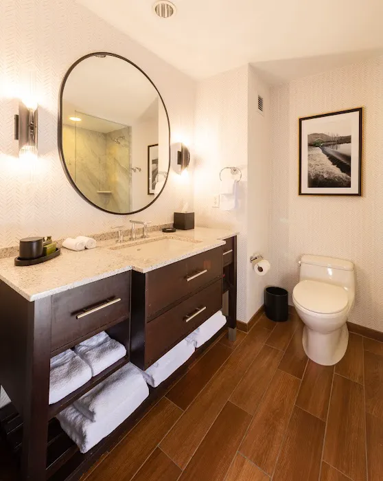 Six South St Hotel 5