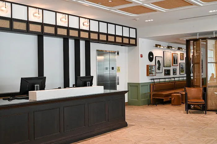 Six South St Hotel 5