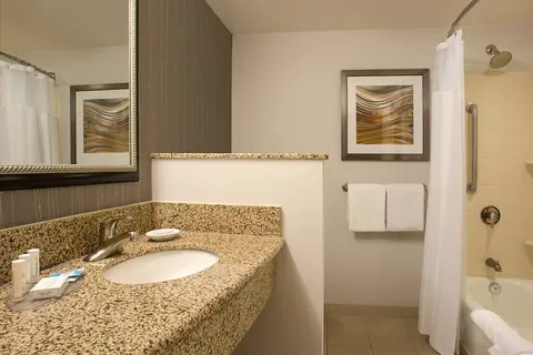 Courtyard Hanover Lebanon 4