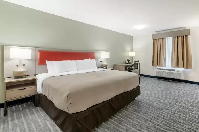 Quality Inn 4
