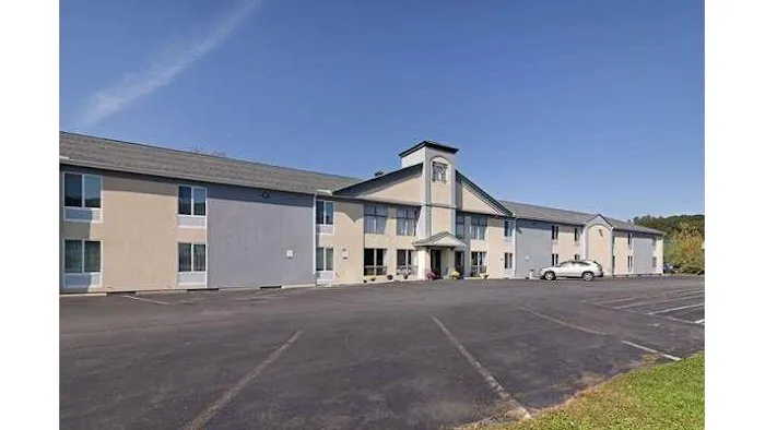 Quality Inn 4