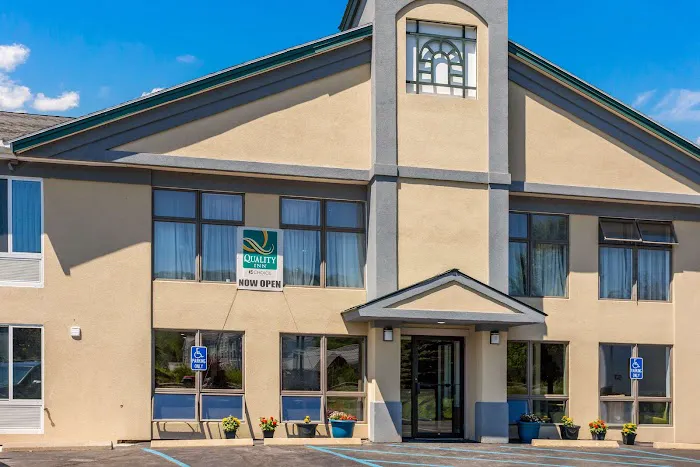 Quality Inn 4
