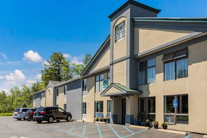 Quality Inn 4