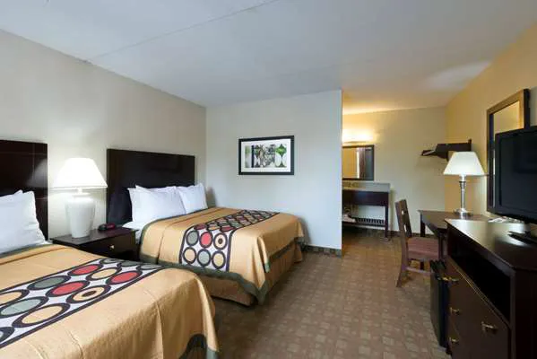 Super 8 by Wyndham White River Junction 5