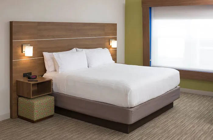 Holiday Inn Express & Suites White River Junction by IHG 5