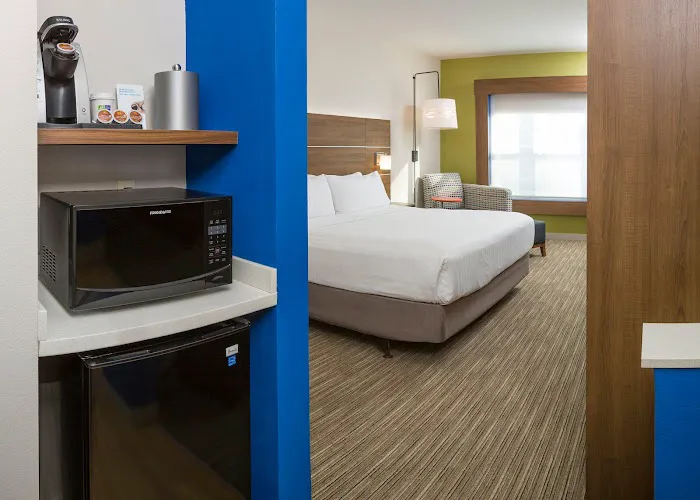 Holiday Inn Express & Suites White River Junction by IHG 5