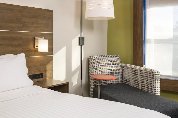 Holiday Inn Express & Suites White River Junction by IHG 5