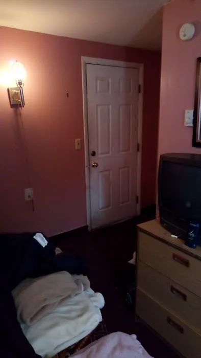 Watertown Budget Inn 4