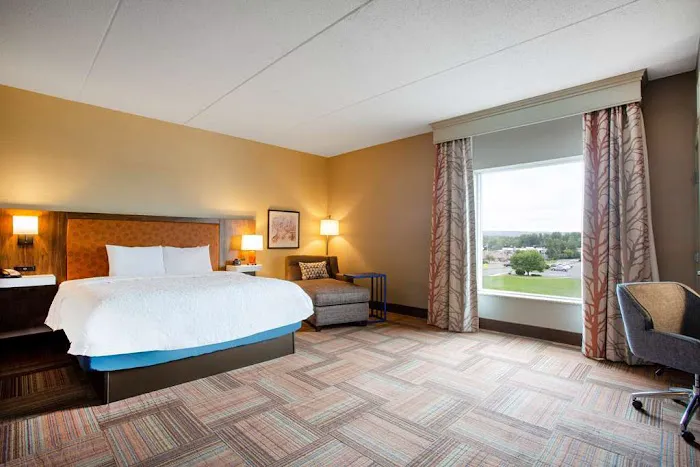 Hampton Inn Watertown 4