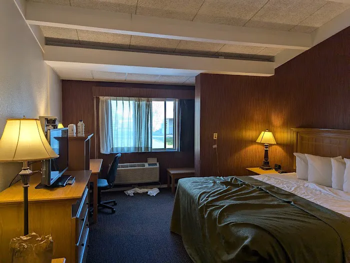 Travelodge by Wyndham Watertown 4