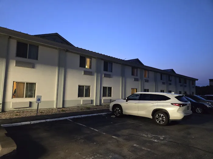 Travelodge by Wyndham Watertown 4