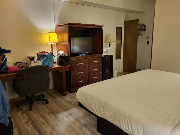Travelodge by Wyndham Watertown 4
