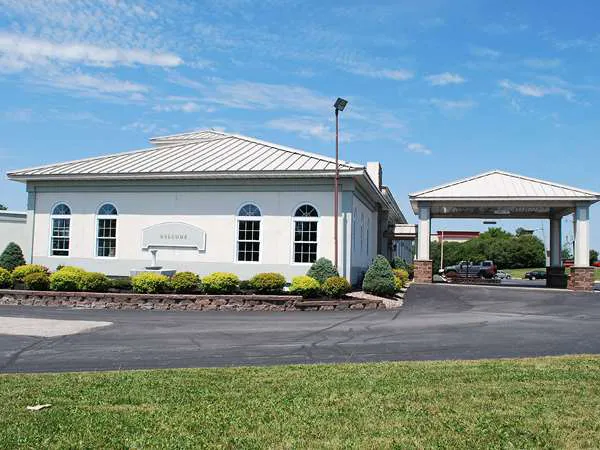 Travelodge by Wyndham Watertown 4