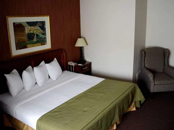 Travelodge by Wyndham Watertown 4