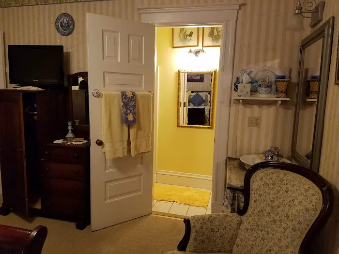Lawrence Manor 4