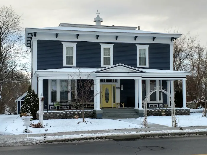 Lawrence Manor 4