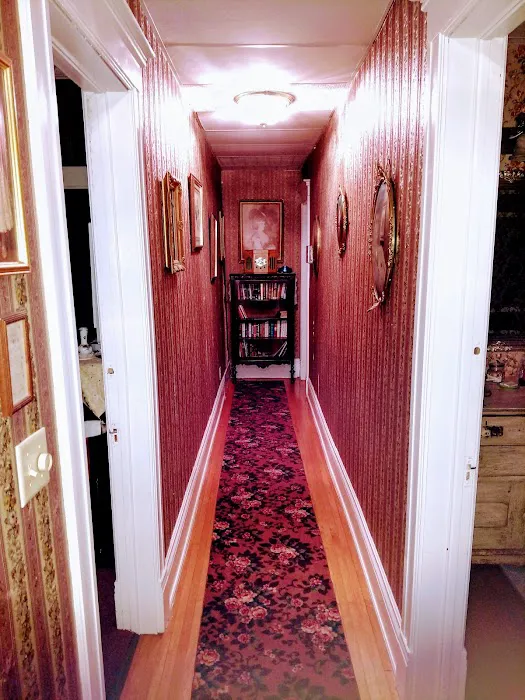 Lawrence Manor 4