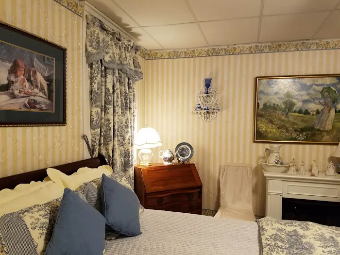 Lawrence Manor 4