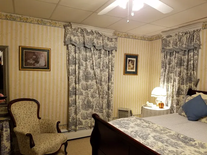 Lawrence Manor 4