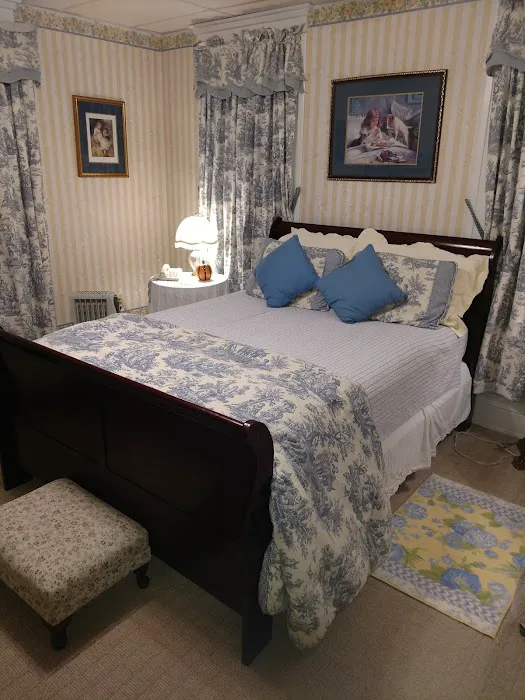 Lawrence Manor 4