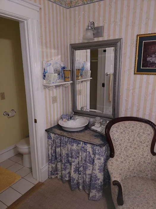 Lawrence Manor 4