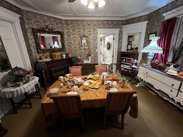 Lawrence Manor 4