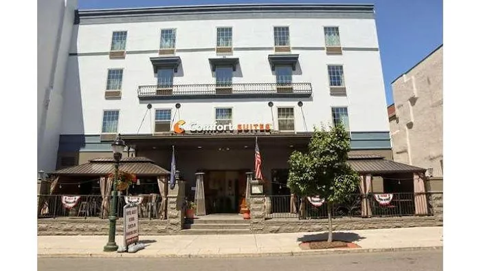 Comfort Suites Downtown Carlisle 4