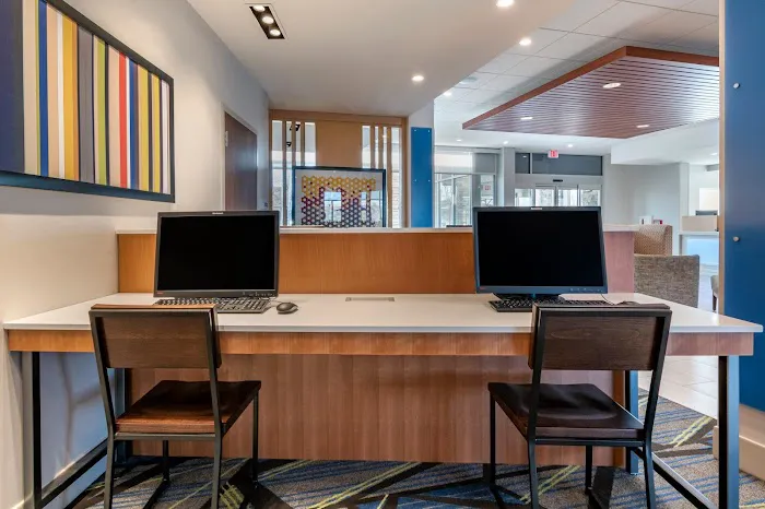 Holiday Inn Express & Suites Carlisle Southwest – I-81 by IHG 4