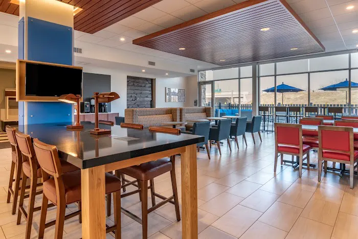Holiday Inn Express & Suites Carlisle Southwest – I-81 by IHG 4