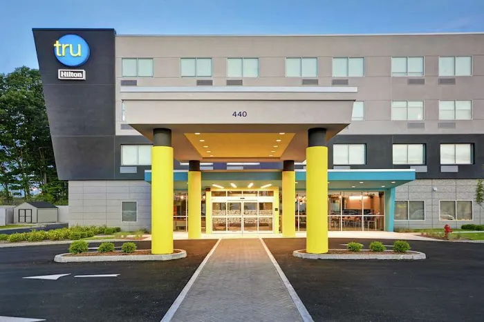 Tru by Hilton Chicopee Springfield 4