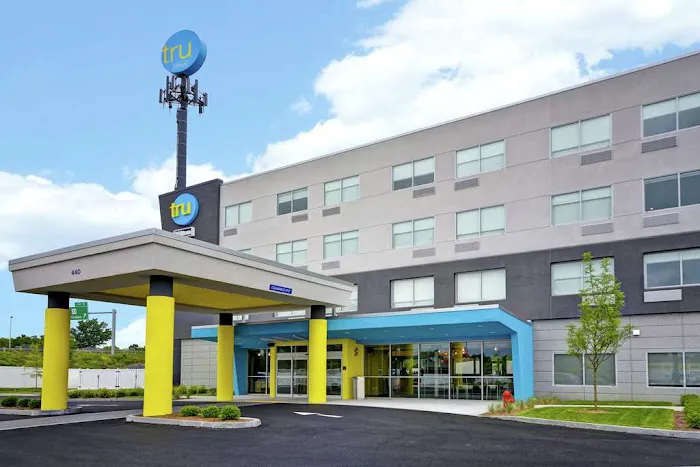 Tru by Hilton Chicopee Springfield 4