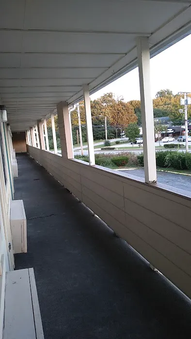 Flagship Inn & Suites 5