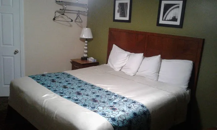 Flagship Inn & Suites 5