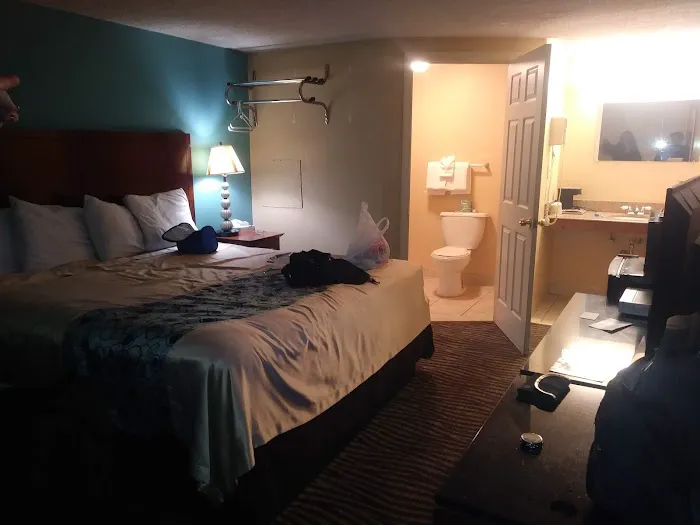 Flagship Inn & Suites 5