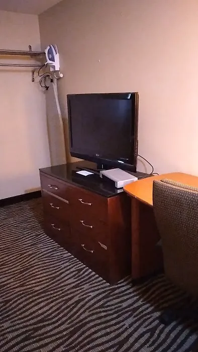 Flagship Inn & Suites 5