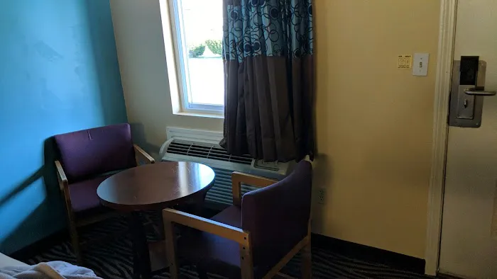 Flagship Inn & Suites 5