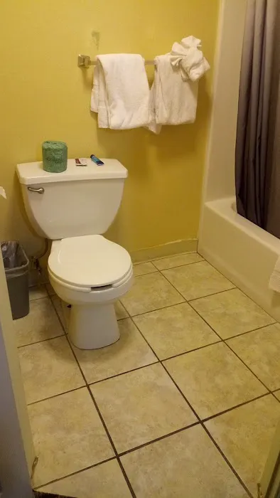 Flagship Inn & Suites 5