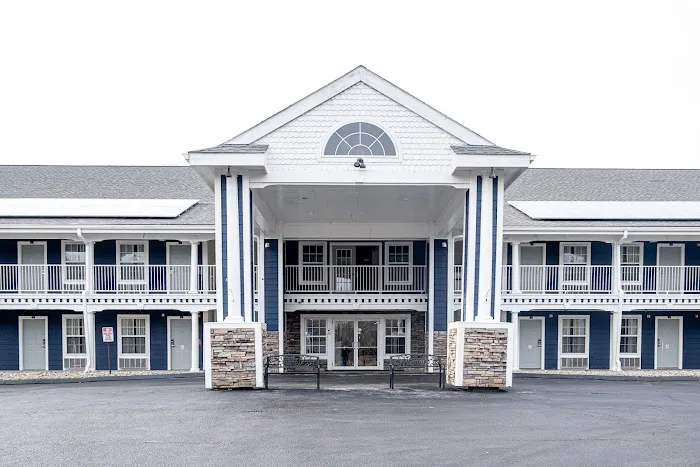 Hilltop Inn & Suites 4