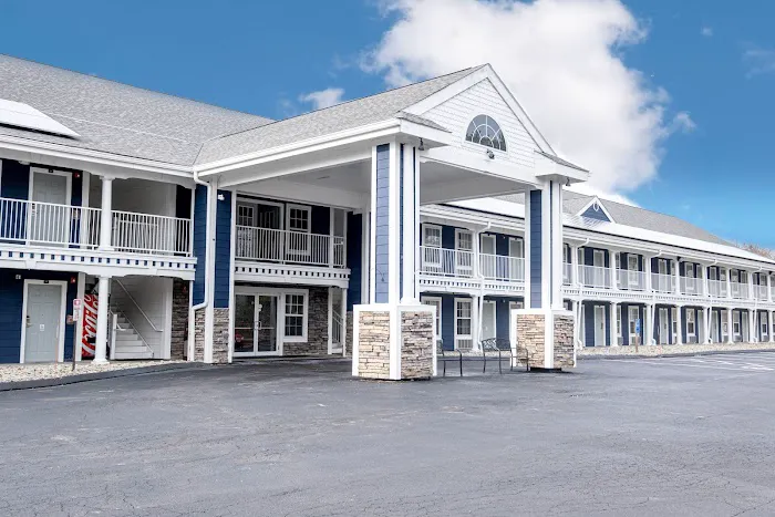 Hilltop Inn & Suites 4
