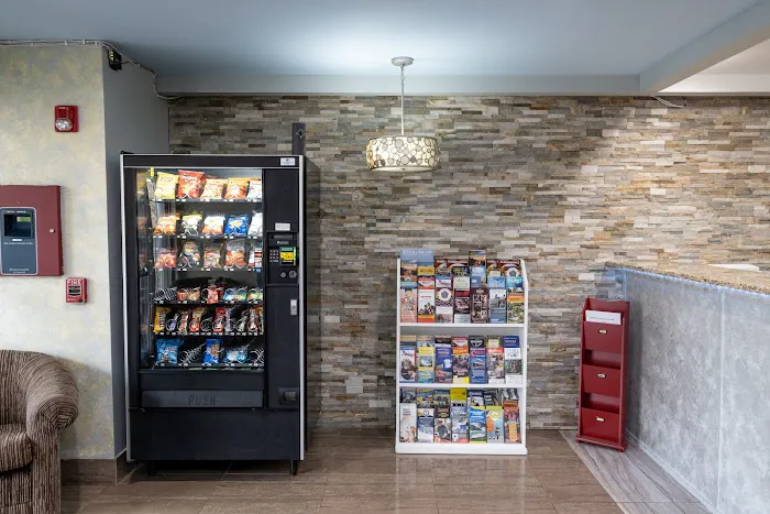 Hilltop Inn & Suites 4