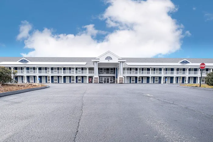 Hilltop Inn & Suites 4