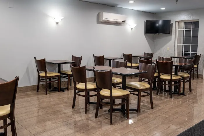 Hilltop Inn & Suites 4